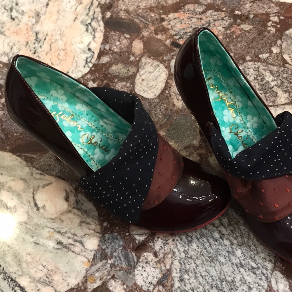 Cranberry Patent Pumps